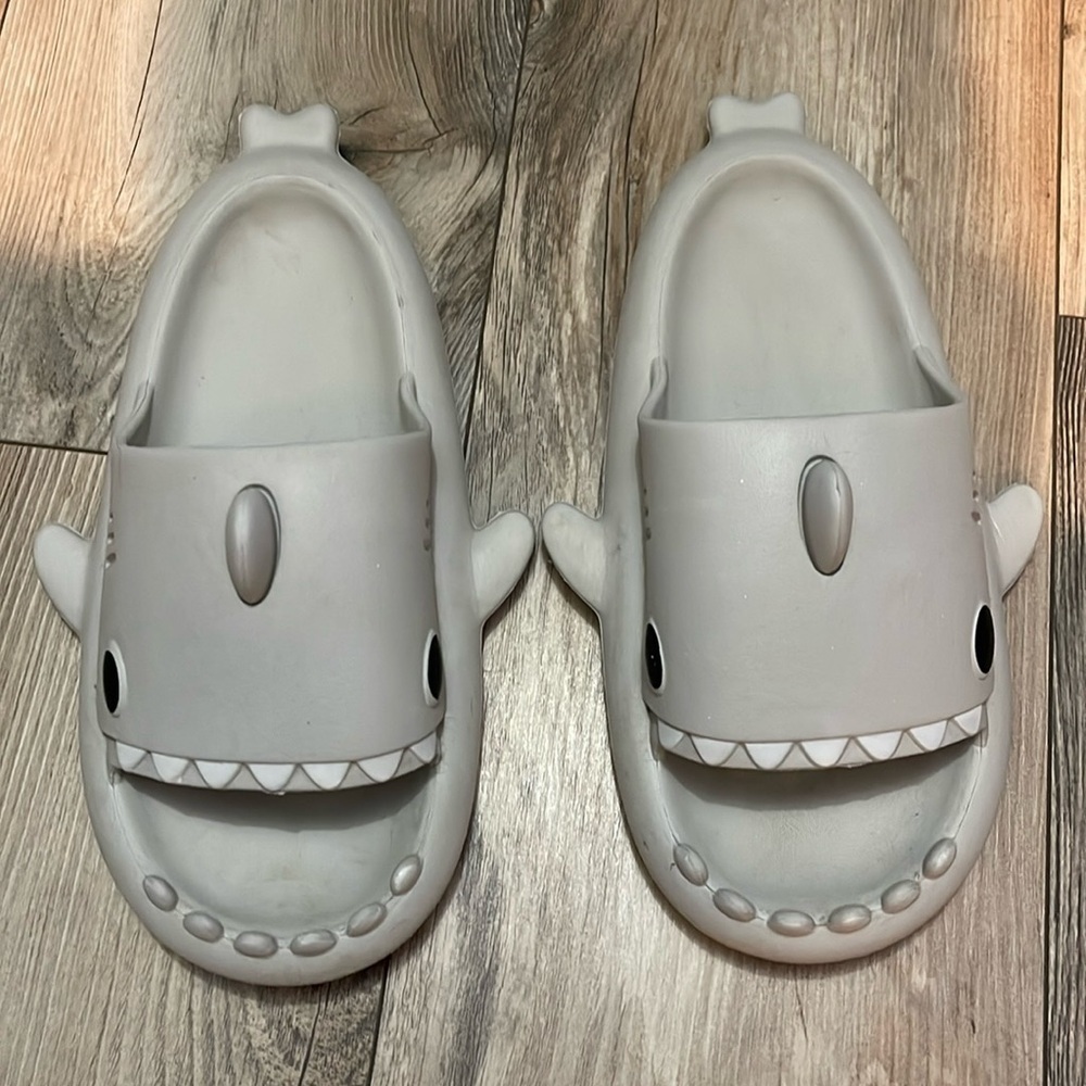 Crayon Friends Gray Shark Foam Slides Size 36-37 Fits Like Women’s Size 7 Funny